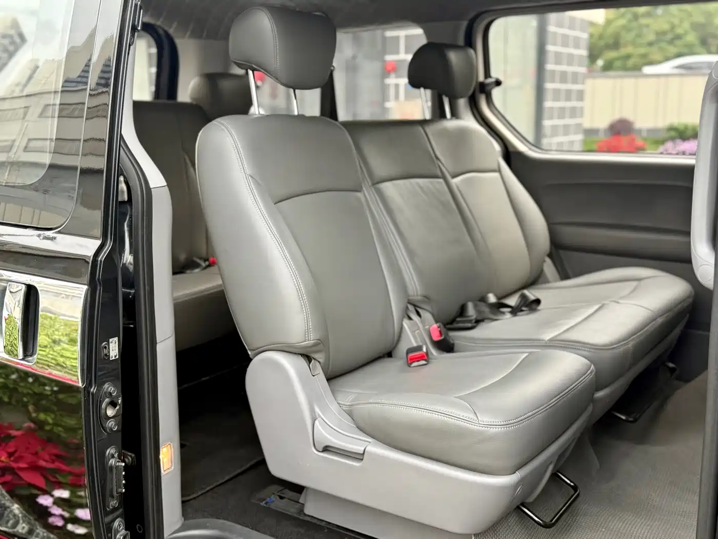 Hyundai H-1 Grand Starex 2011 2.4L Luxury Edition фото 17