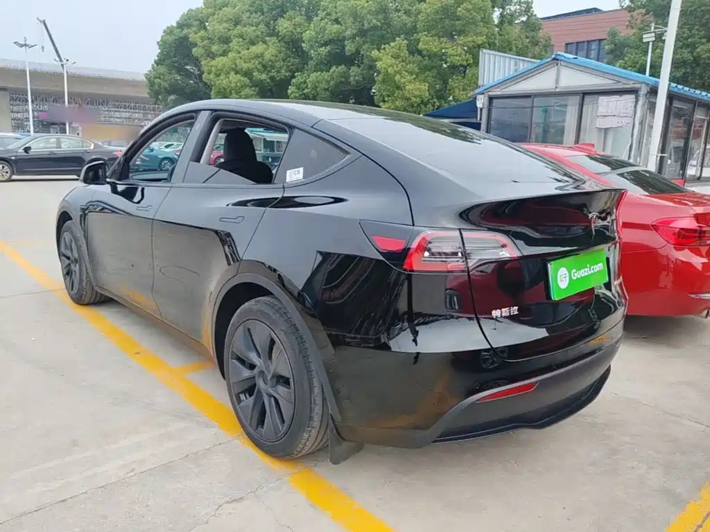 Photo 5 - Tesla Model Y