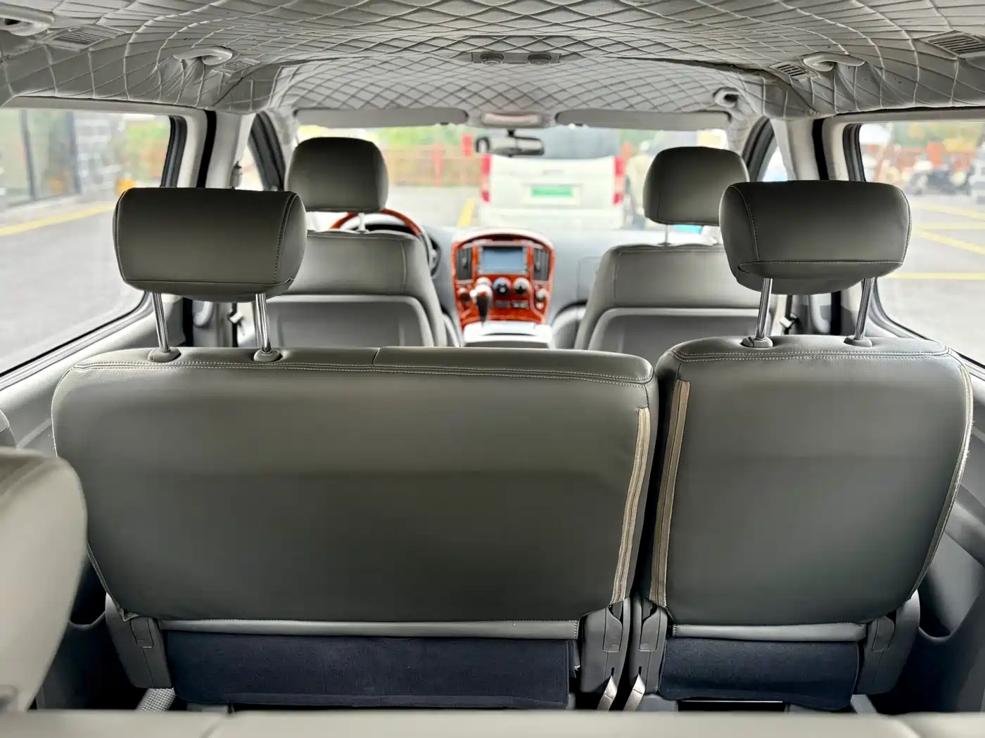 Hyundai H-1 Grand Starex 2011 2.4L Luxury Edition фото 16