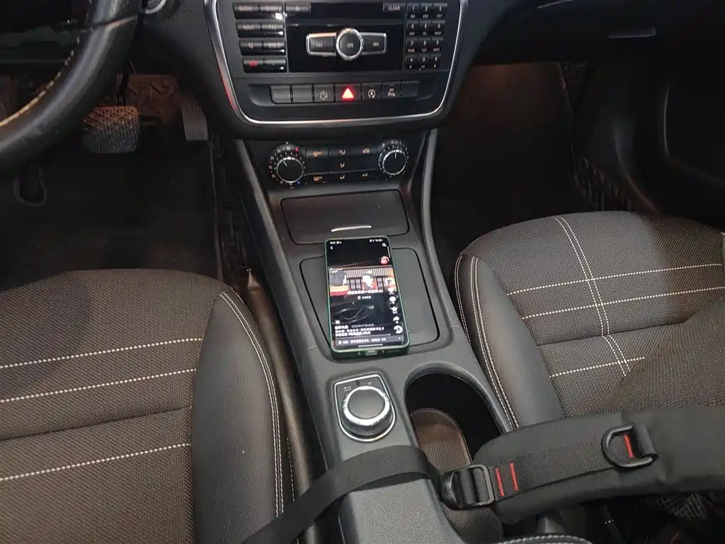 Mercedes-Benz A-Class (Import) 2015 A 200 Fashion фото 14