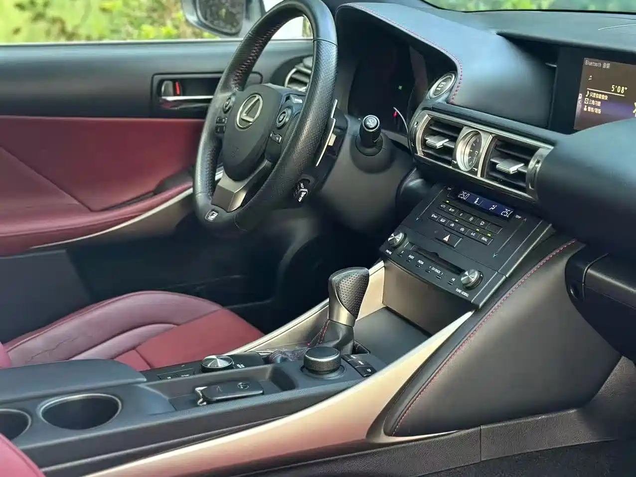 Фото 5 - Lexus IS