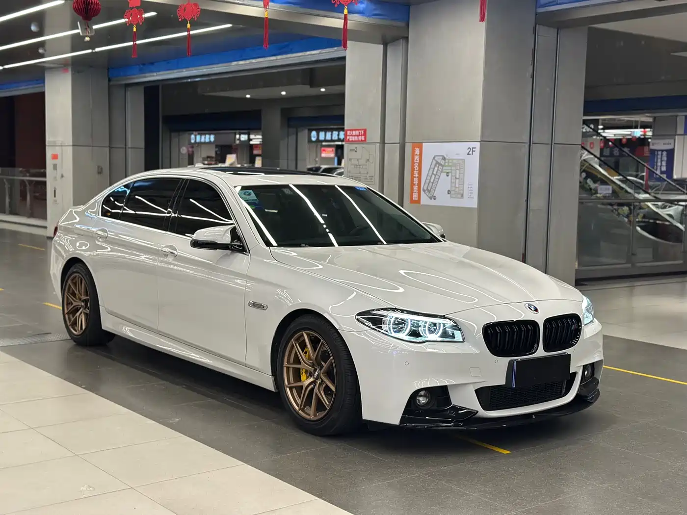 BMW 5 Series 2014 525Li Luxury Design Package фото 3