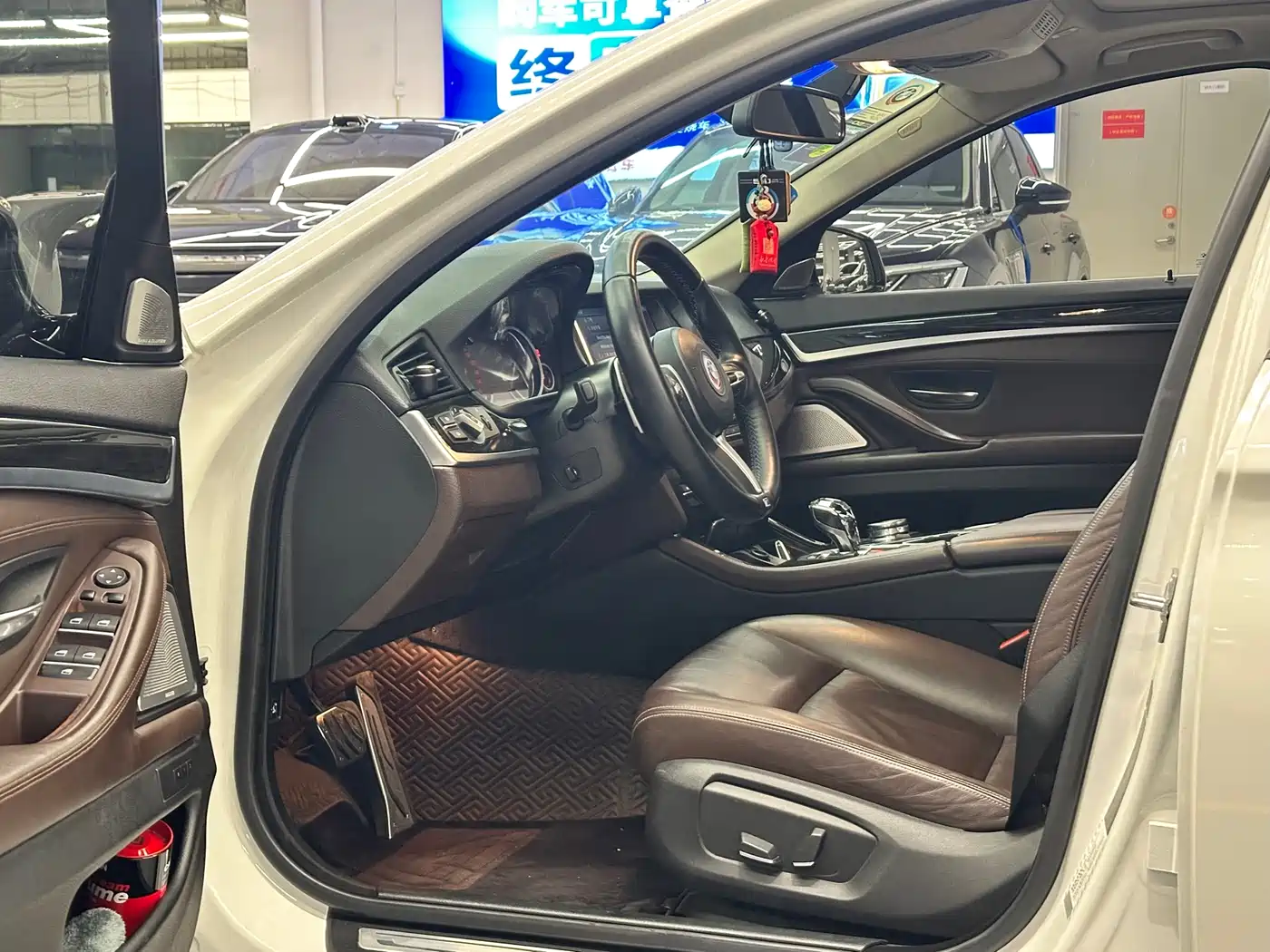 BMW 5 Series 2014 525Li Luxury Design Package фото 6