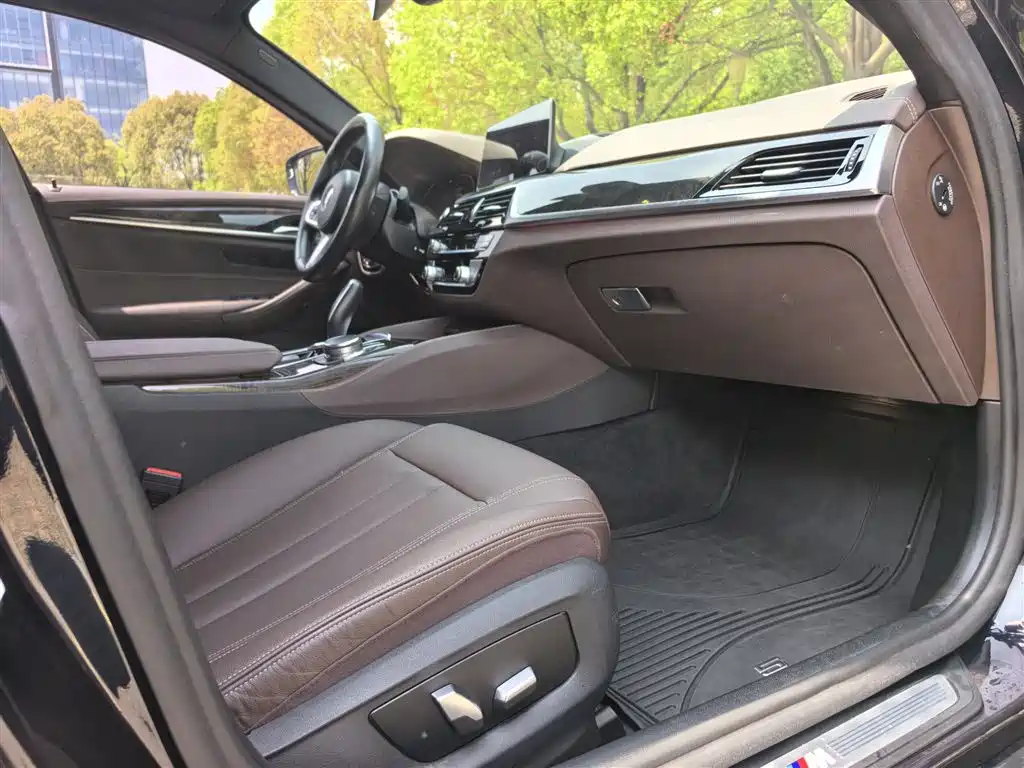 BMW 5 Series 2020 525Li M Sport Package фото 14