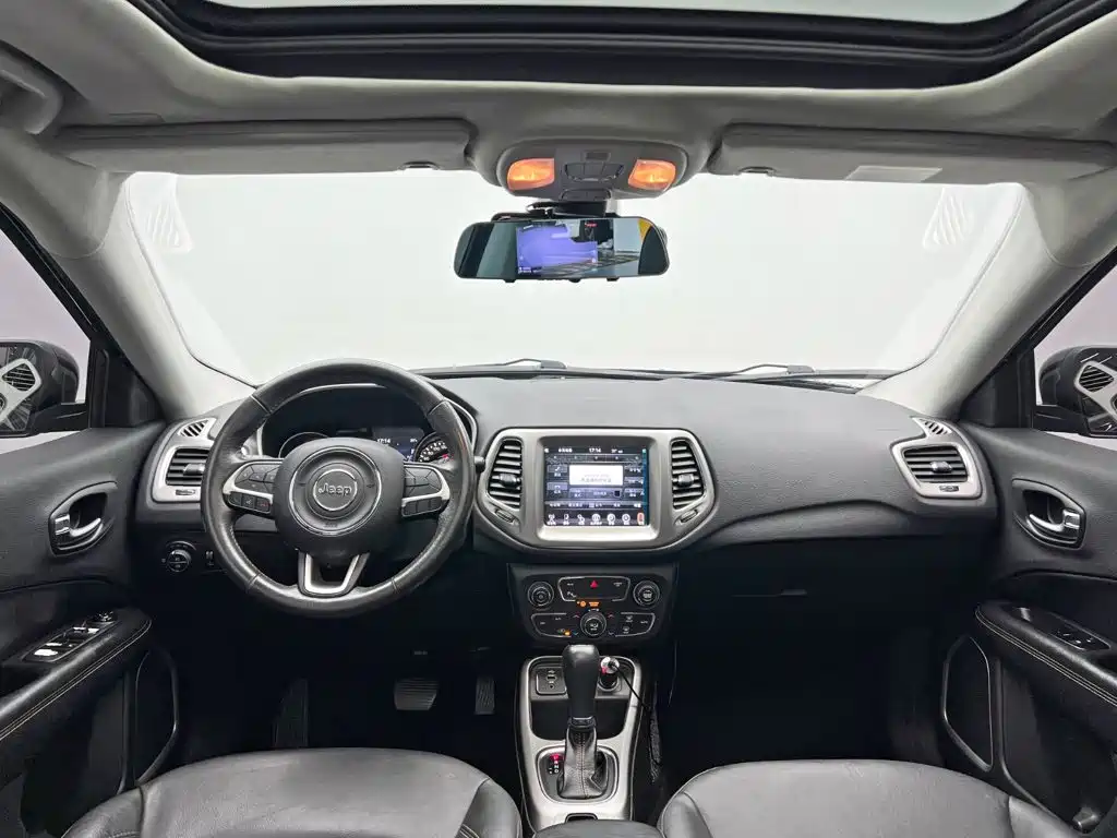 Фото 22 - Jeep Compass