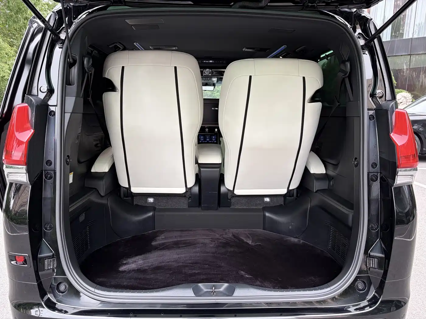 Lexus LM 2021 2020 300h 4-Seat Imperial Edition
