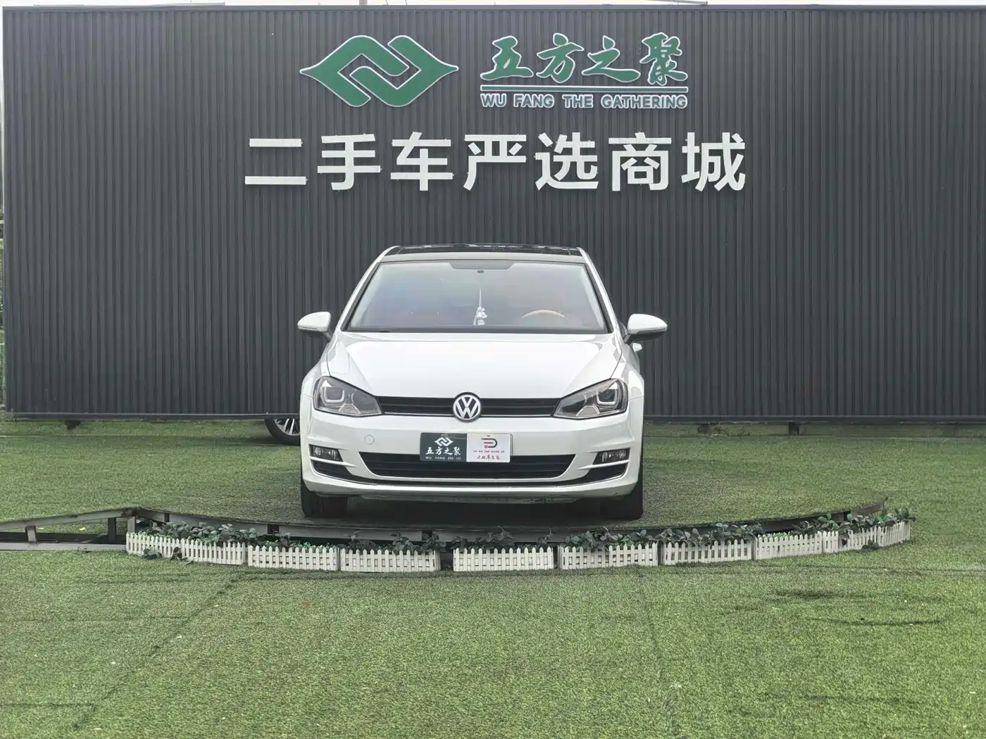 Volkswagen Golf 2014 1.6L Automatic Comfort фото 2