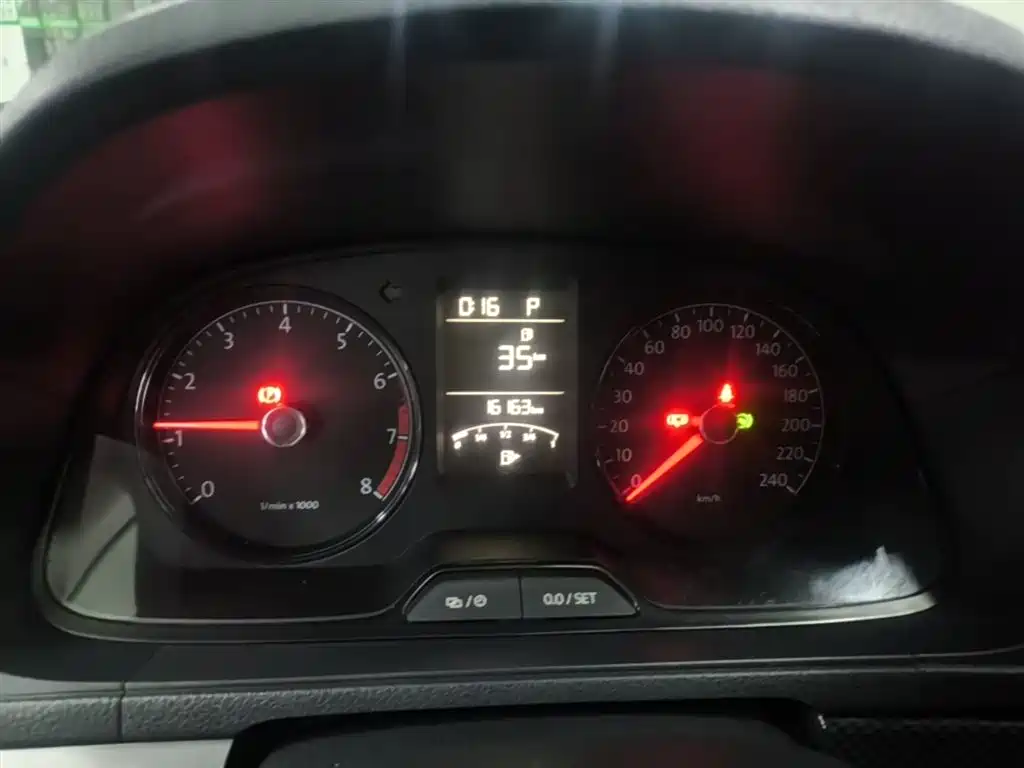 Volkswagen Lavida 2017 1.6L Automatic Comfort Edition фото 12