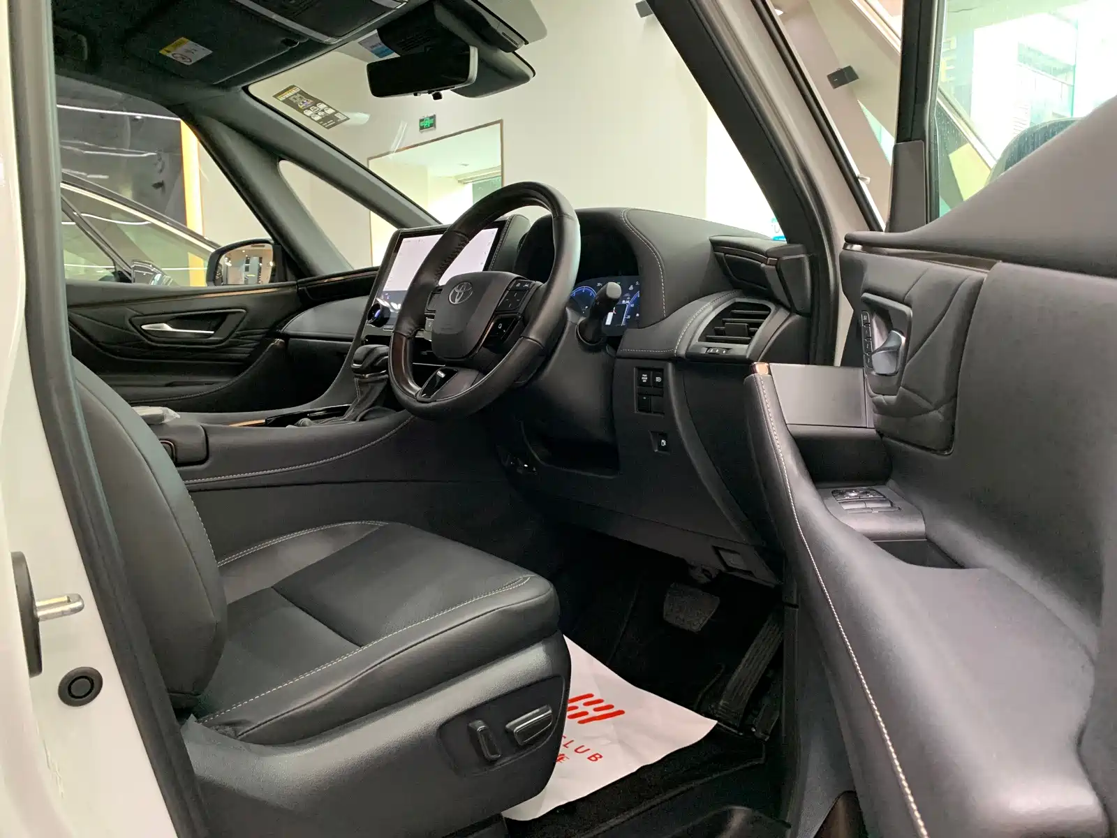 Фото 7 - Toyota Alphard