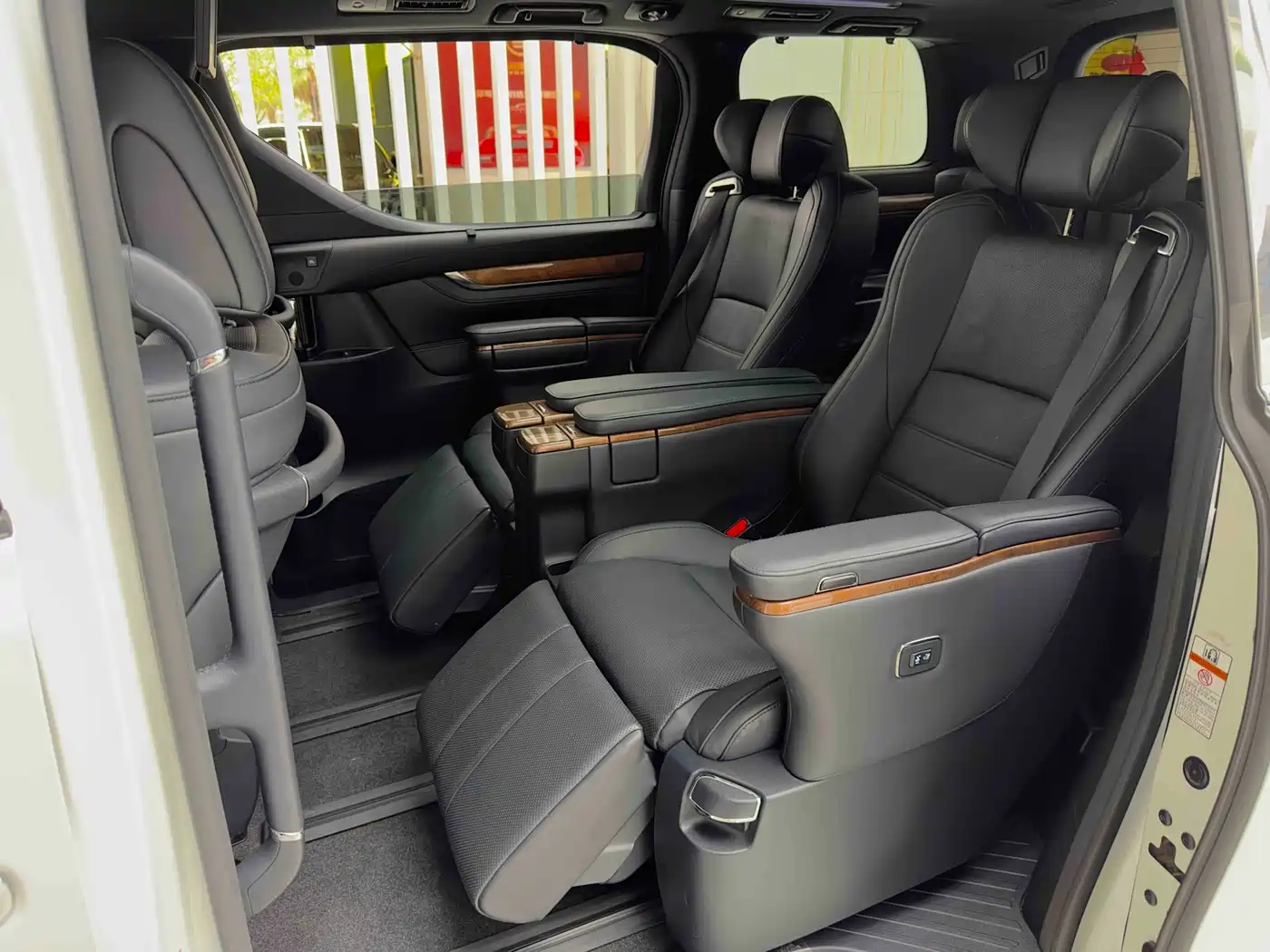 Toyota Alphard 2015 3.5L Premium Edition фото 14