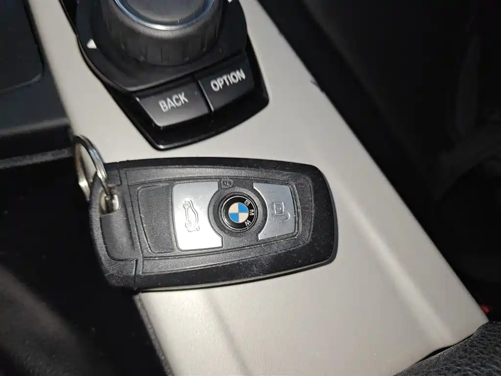 BMW 3 Series GT 2017 320i Fashion фото 9