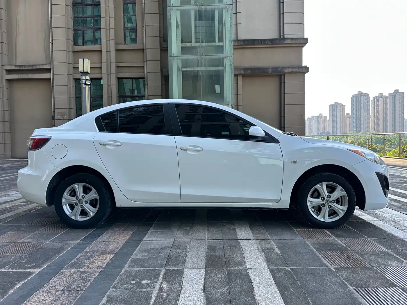 Mazda Mazda3 Axela 2013 2011 Sedan 1.6L Automatic Elite
