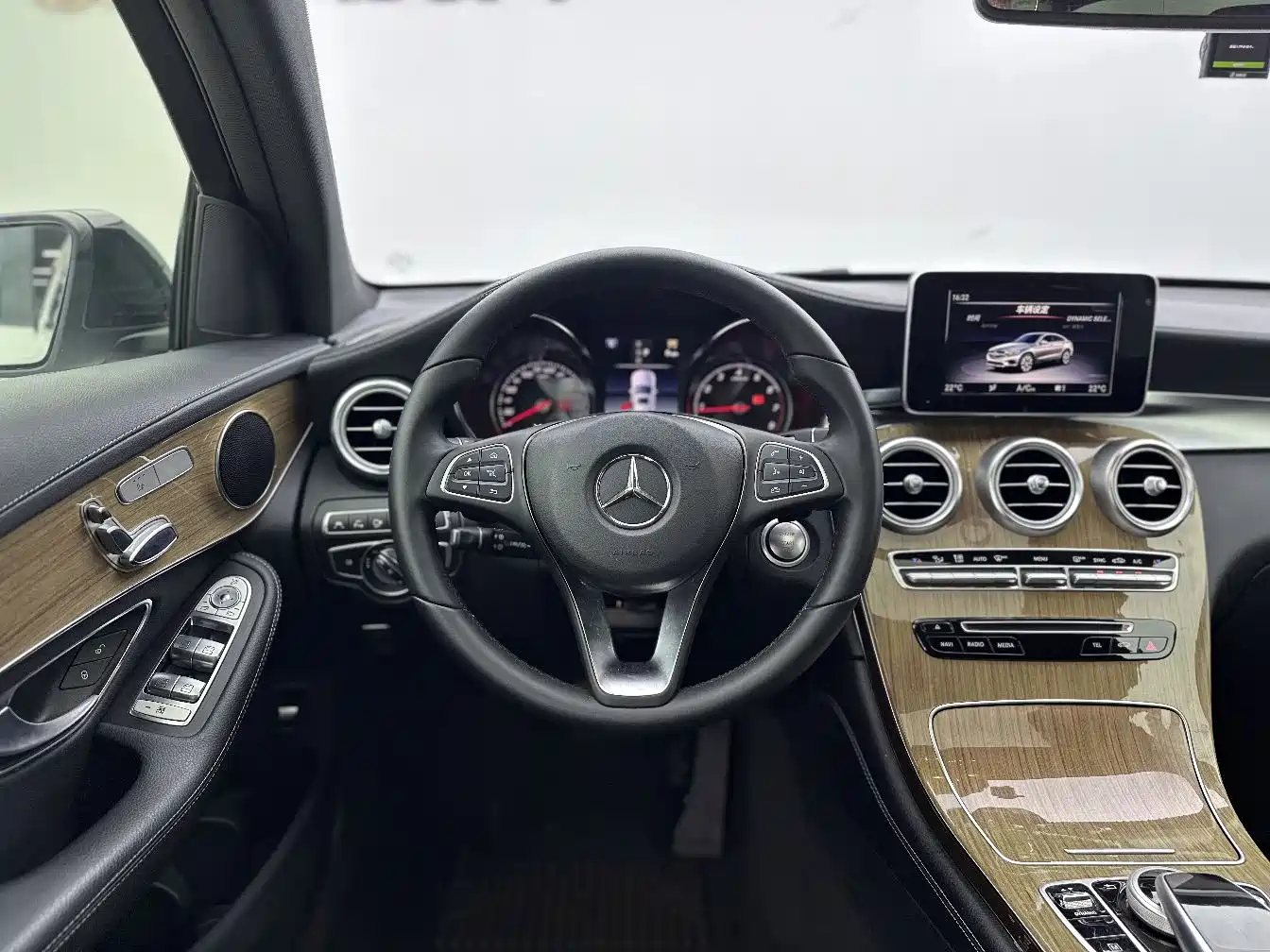 Mercedes-Benz GLC Coupe 2017 GLC 260 4MATIC Coupe SUV фото 8