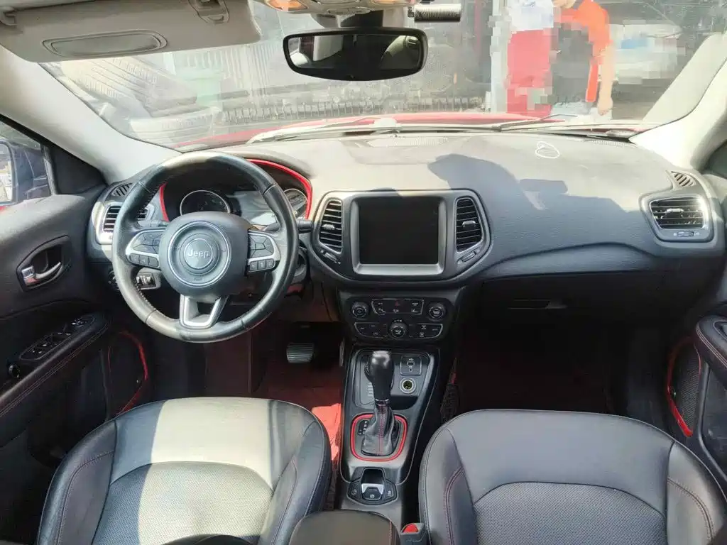 Фото 12 - Jeep Compass