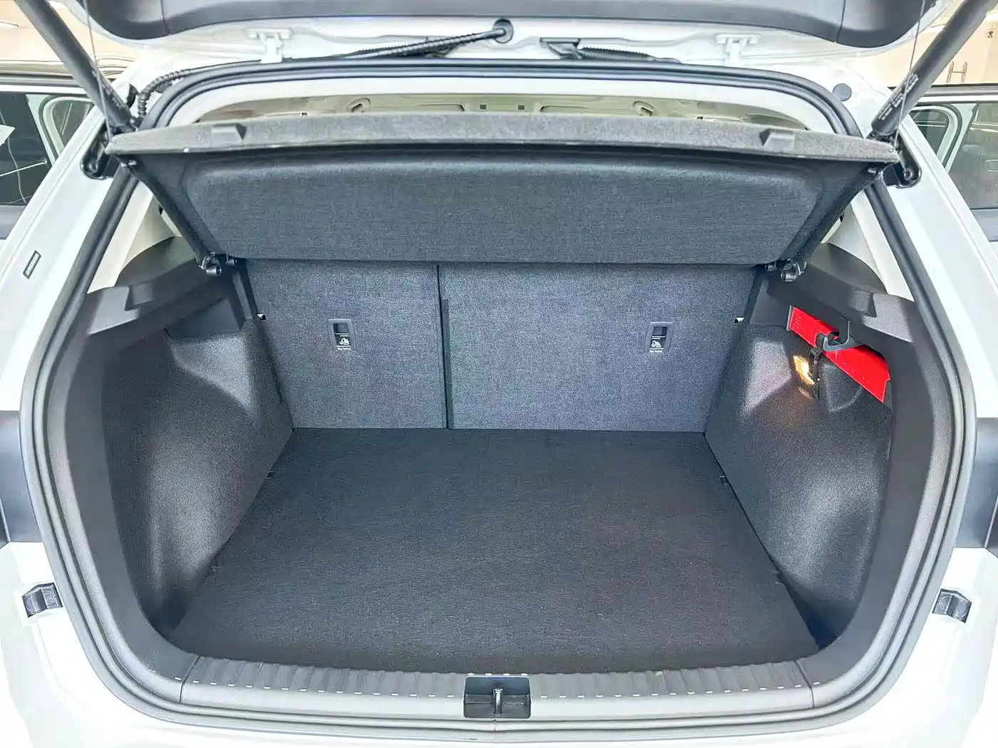 Volkswagen Tharu 2026 2024 300TSI 2WD Full Moon Edition
