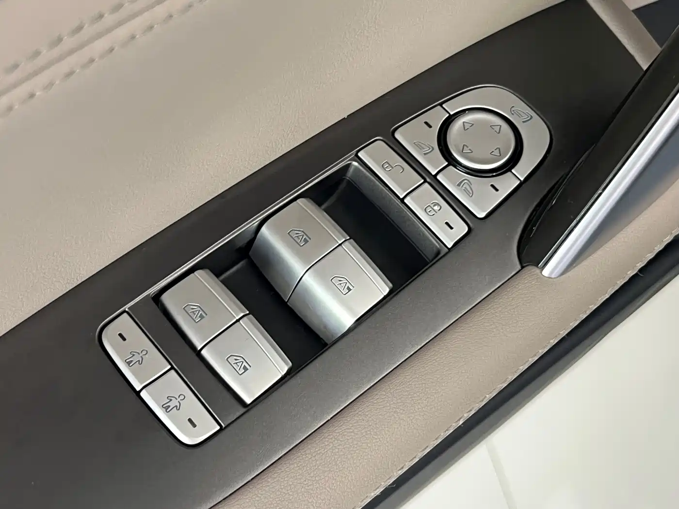 BYD Tang New Energy 2024 DM-p Champion Edition 215KM AWD Flagship фото 17