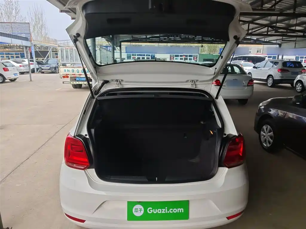 Volkswagen Polo 2016 1.4L Automatic Trend фото 19