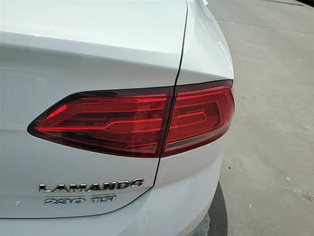 Volkswagen Lamando 2015 230TSI DSG Style фото 8