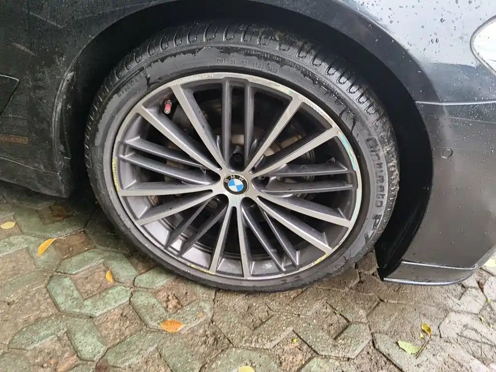 Photo 8 - BMW 5 Series