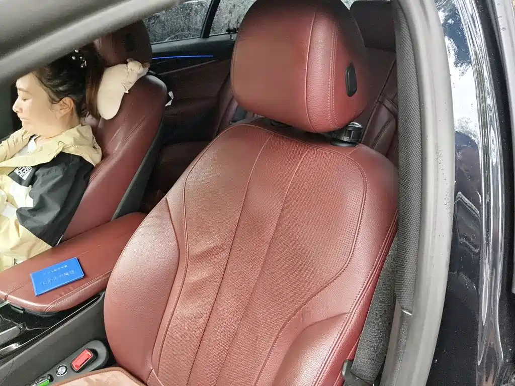 Photo 16 - BMW 5 Series