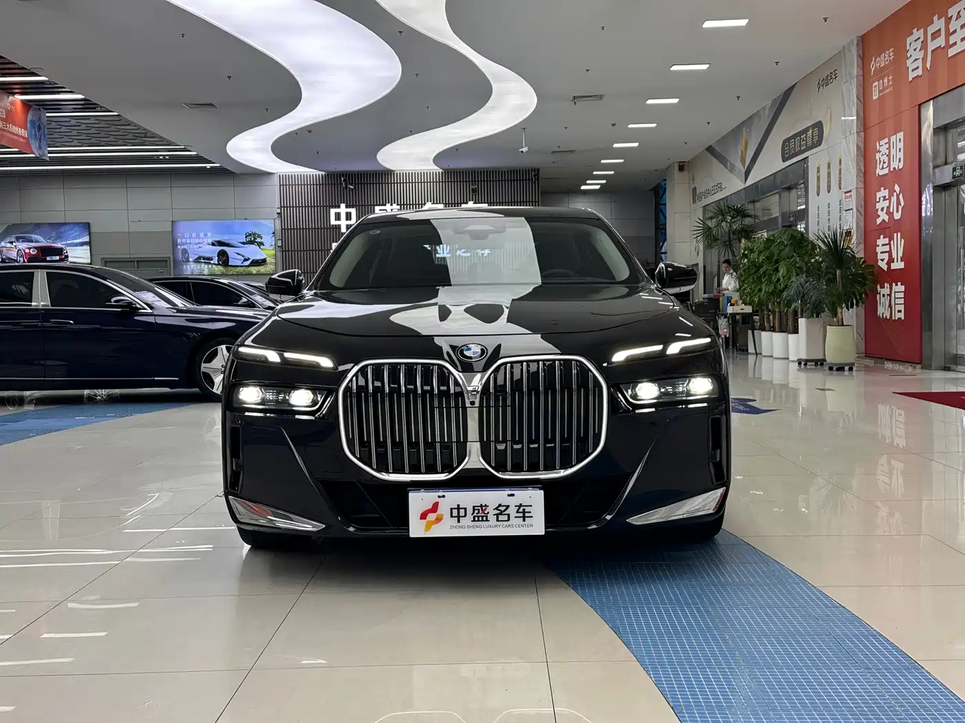 BMW 7 Series 2023 Model 735Li M Sport Package фото 3