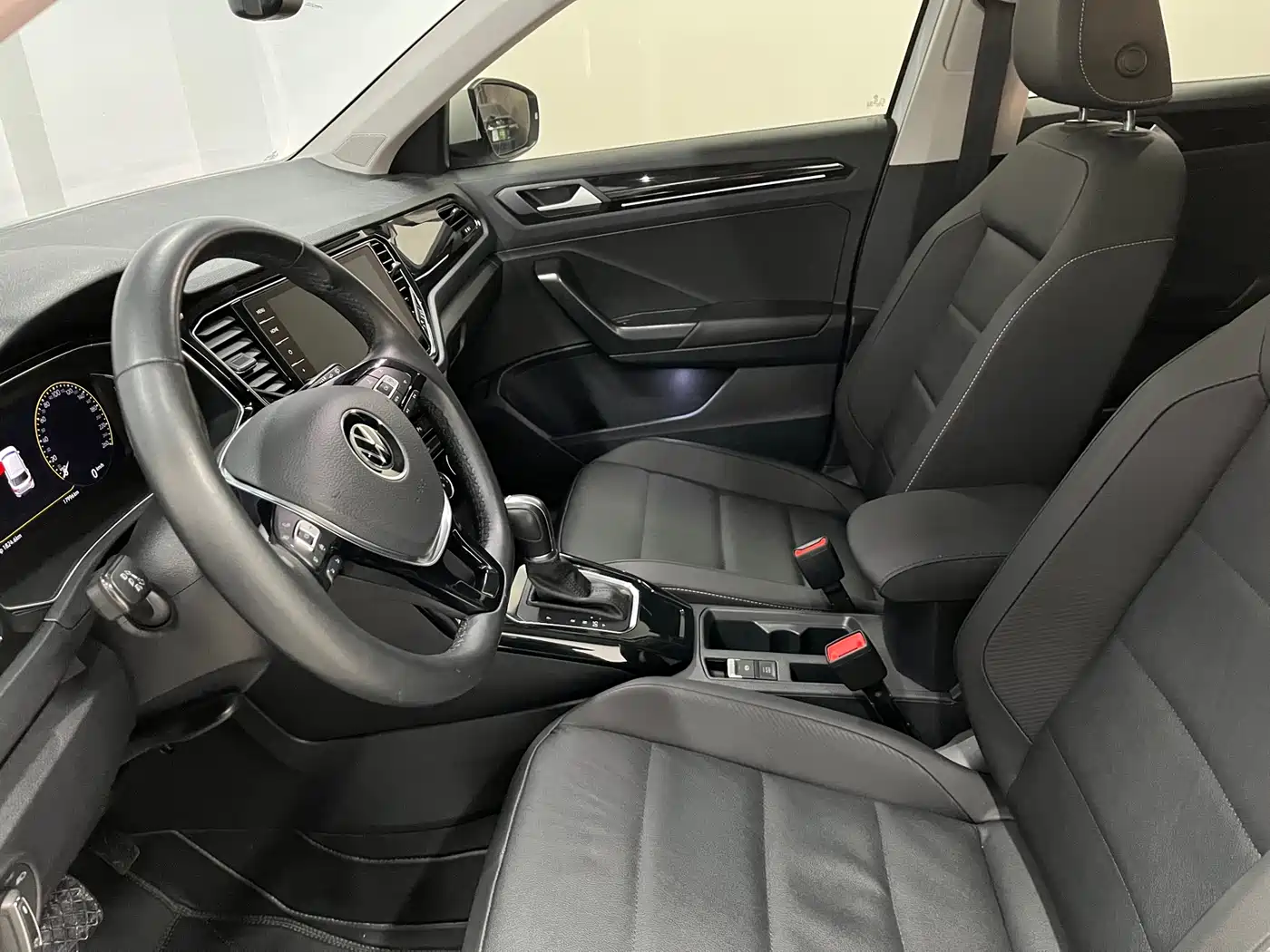 VOLKSWAGEN T ROC EXPLORING SONGS