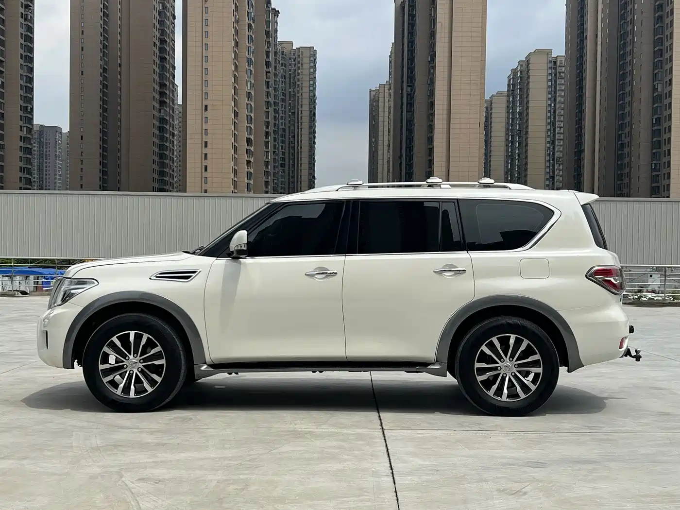 Nissan Patrol 2018 4.0L Leadership фото 4