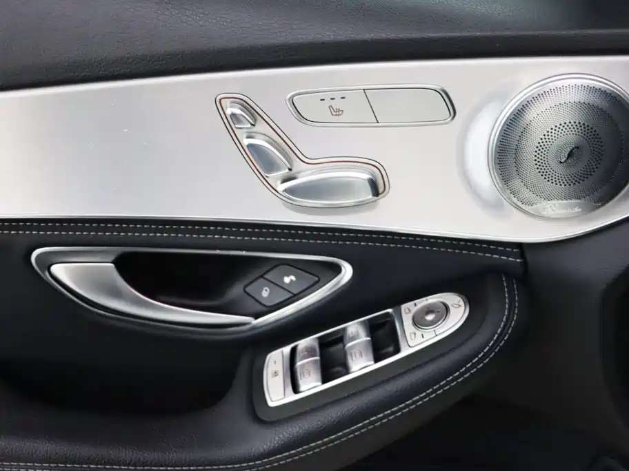 صورة 12 - Mercedes-Benz C-Class