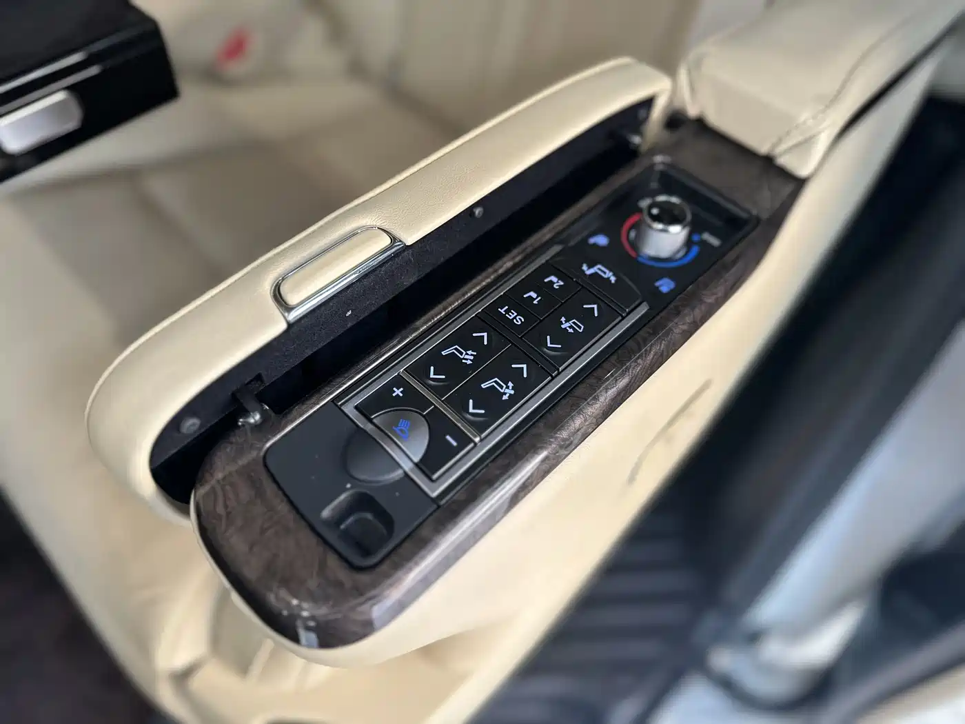 Toyota Alphard 2018 Facelift 3.5L Premium Edition фото 16