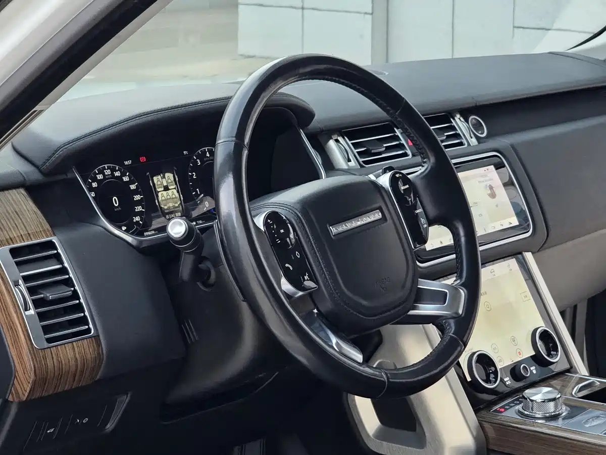 Land Rover Range Rover 2019 3.0 SC V6 Golden Age Edition фото 4