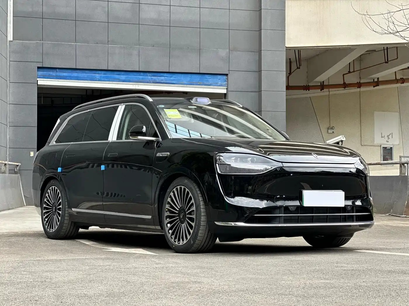 AITO Wenjie AITO M9 2025 Extended Range Ultra 52kWh 6-Seater фото 2