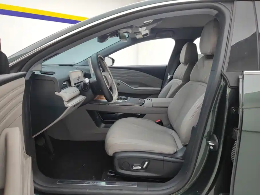 Geely Galaxy Galaxy Xingyao 8 2025 2025 130km EM-i Premium Edition