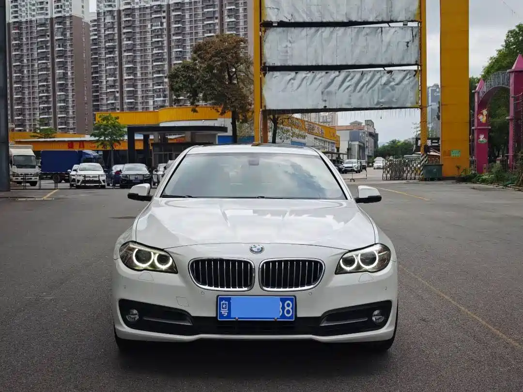BMW 5 Series 2017 520Li Classic Edition фото 2