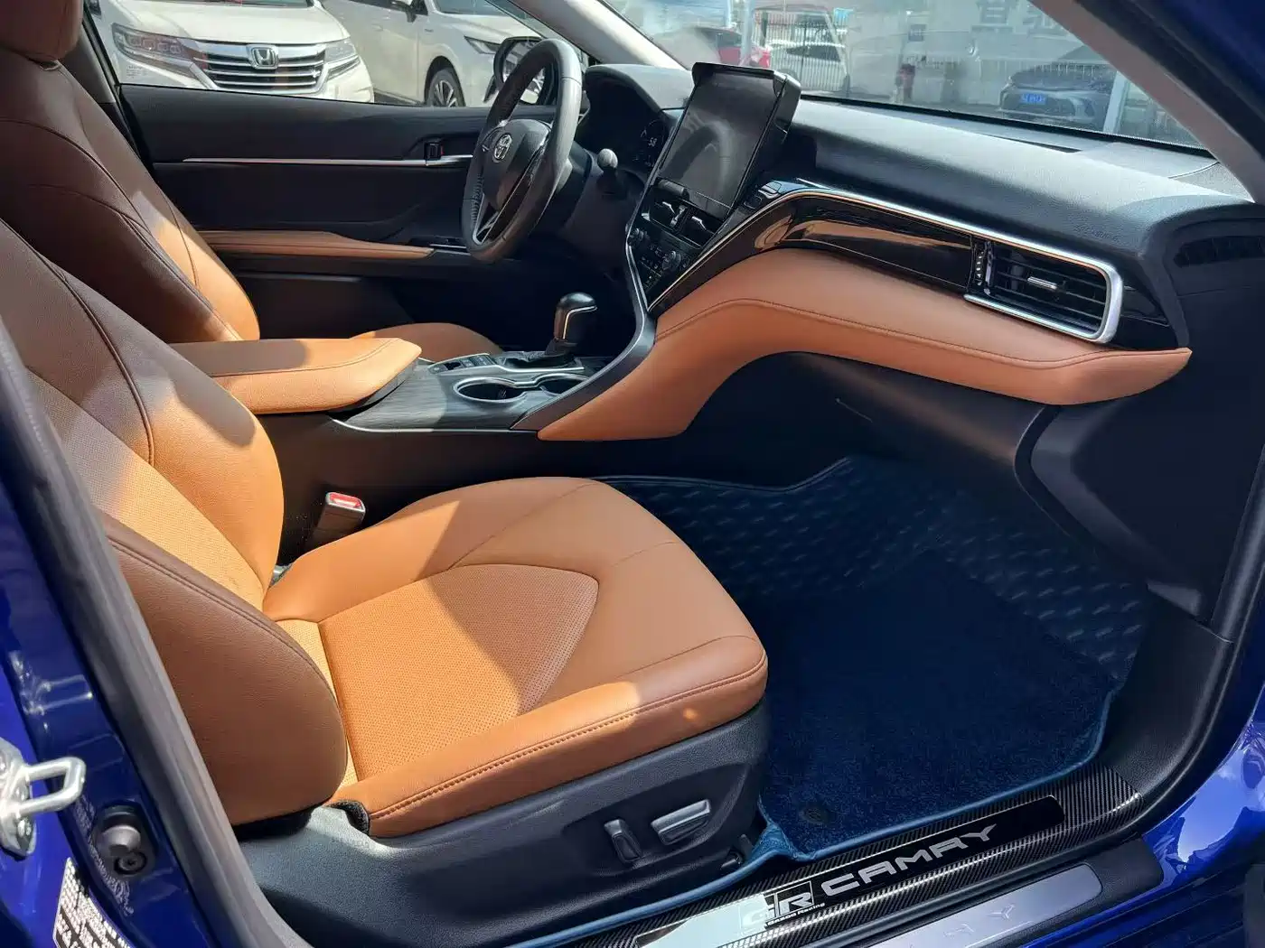Toyota Camry 2021 Hybrid 2.5HG Luxury Edition фото 6
