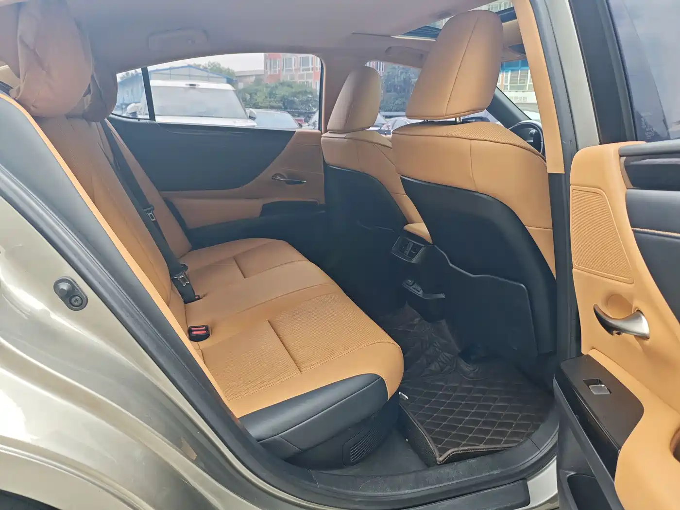 Lexus ES 2022 300h Excellence Edition фото 14