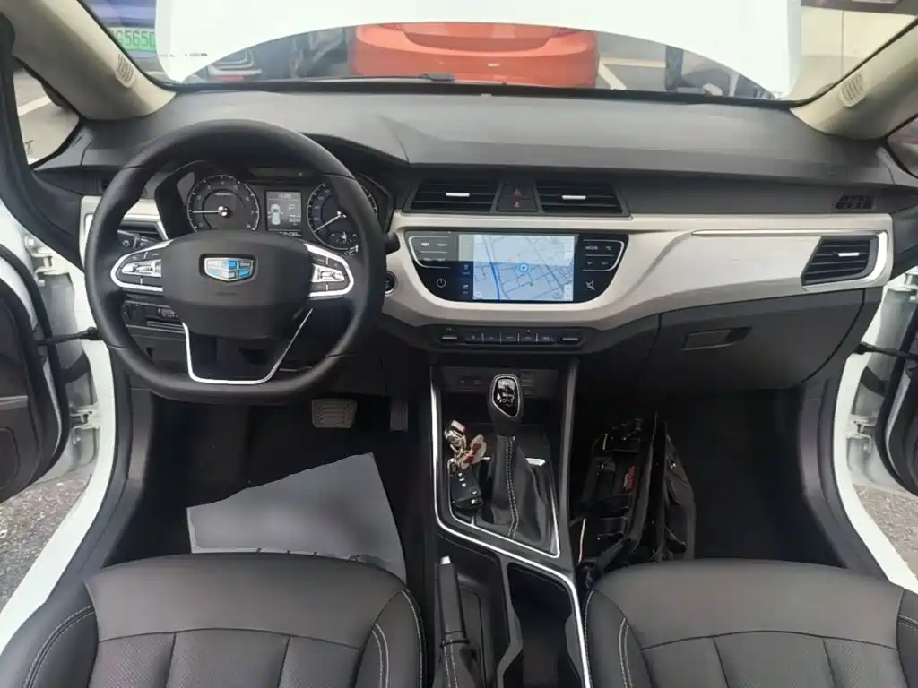 Фото 10 - Geely Vision X3