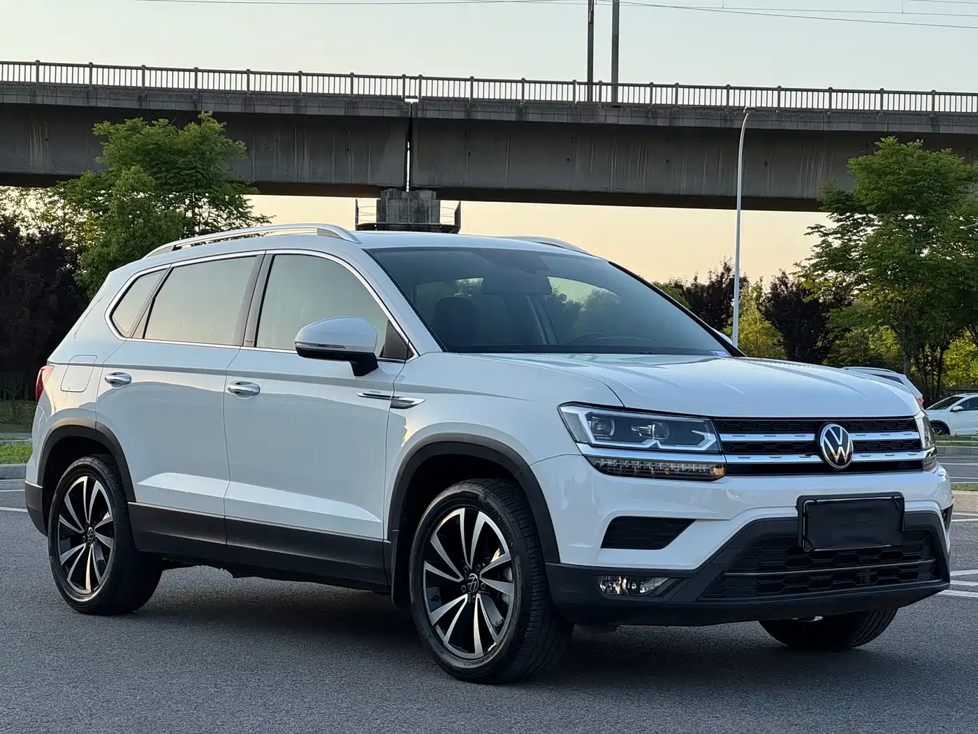 Volkswagen Tharu 2021 Model 280TSI 2WD Luxury Edition фото 3