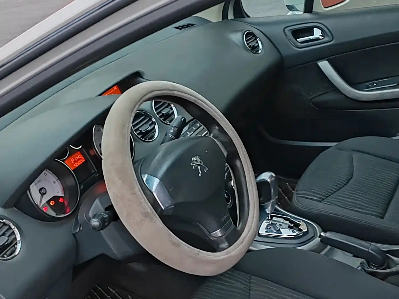 Peugeot 408 2013 1.6L Automatic Comfort Edition фото 7