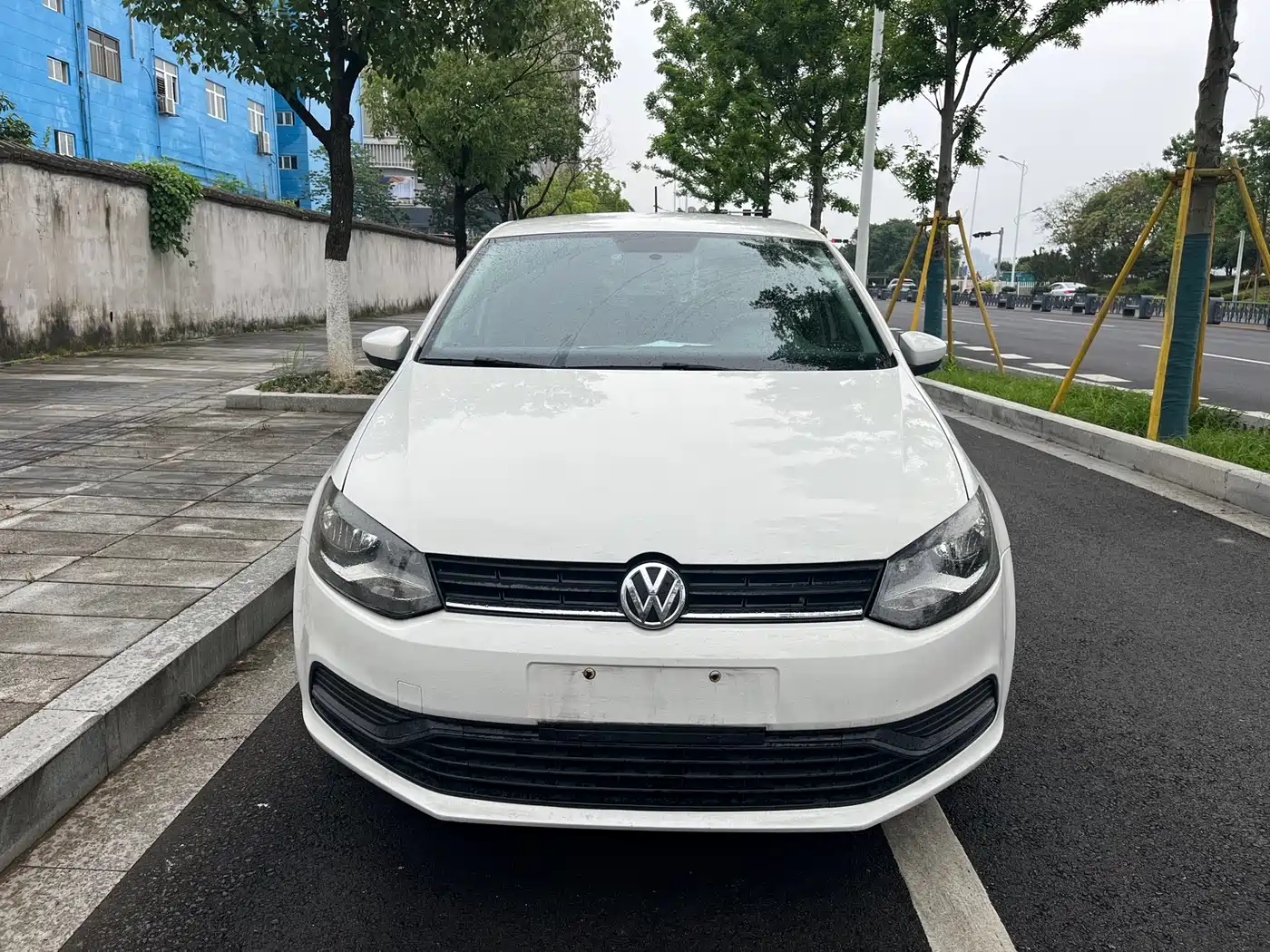 Volkswagen Polo 2016 1.4L Automatic Trend фото 2