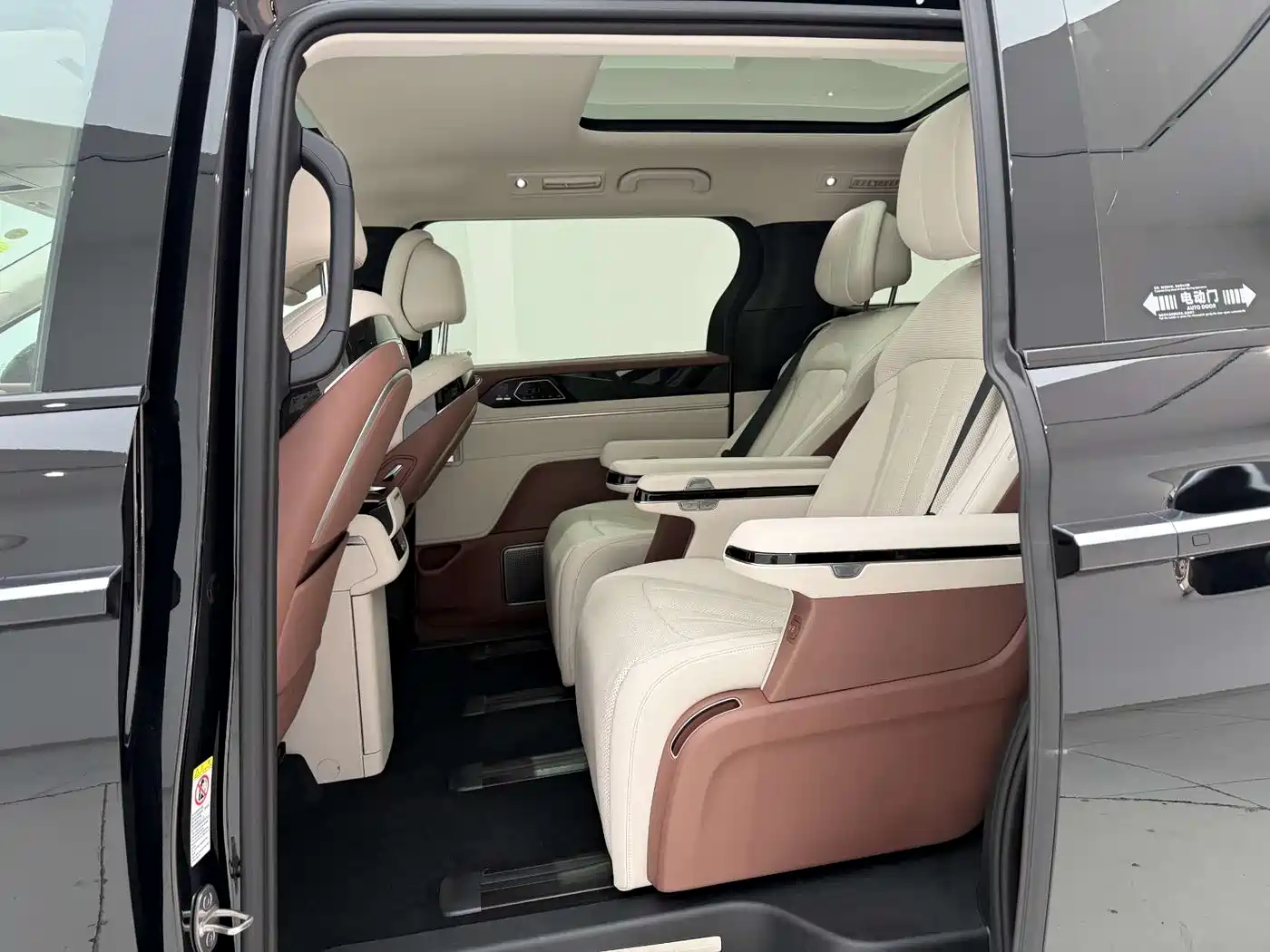 BYD Xia 2025 DM-i 1.5T 180km Surpass Edition фото 14