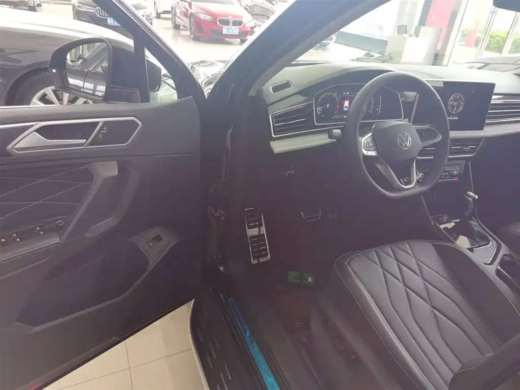 Volkswagen Tiguan L 2024 Outstanding 330TSI Auto 2WD R-Line Dragon Glory Edition фото 16