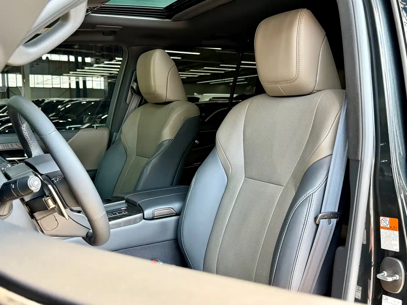 Lexus LX 2025 700h OVERTRAIL Frontier Edition фото 9
