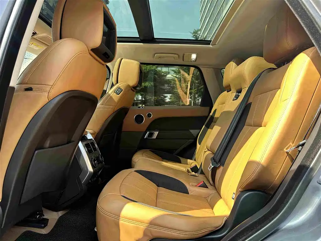 Photo 18 - Land Rover Range Rover Sport