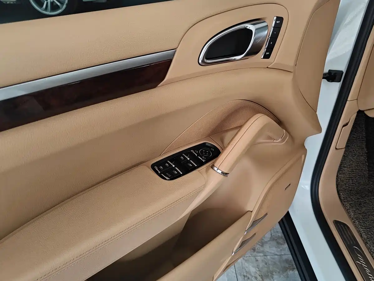 Porsche Cayenne 2011 Cayenne S 4.8L фото 7