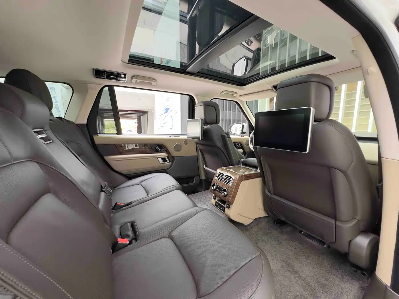 Land Rover Range Rover 2019 3.0 SC V6 Heritage Extended Edition фото 18