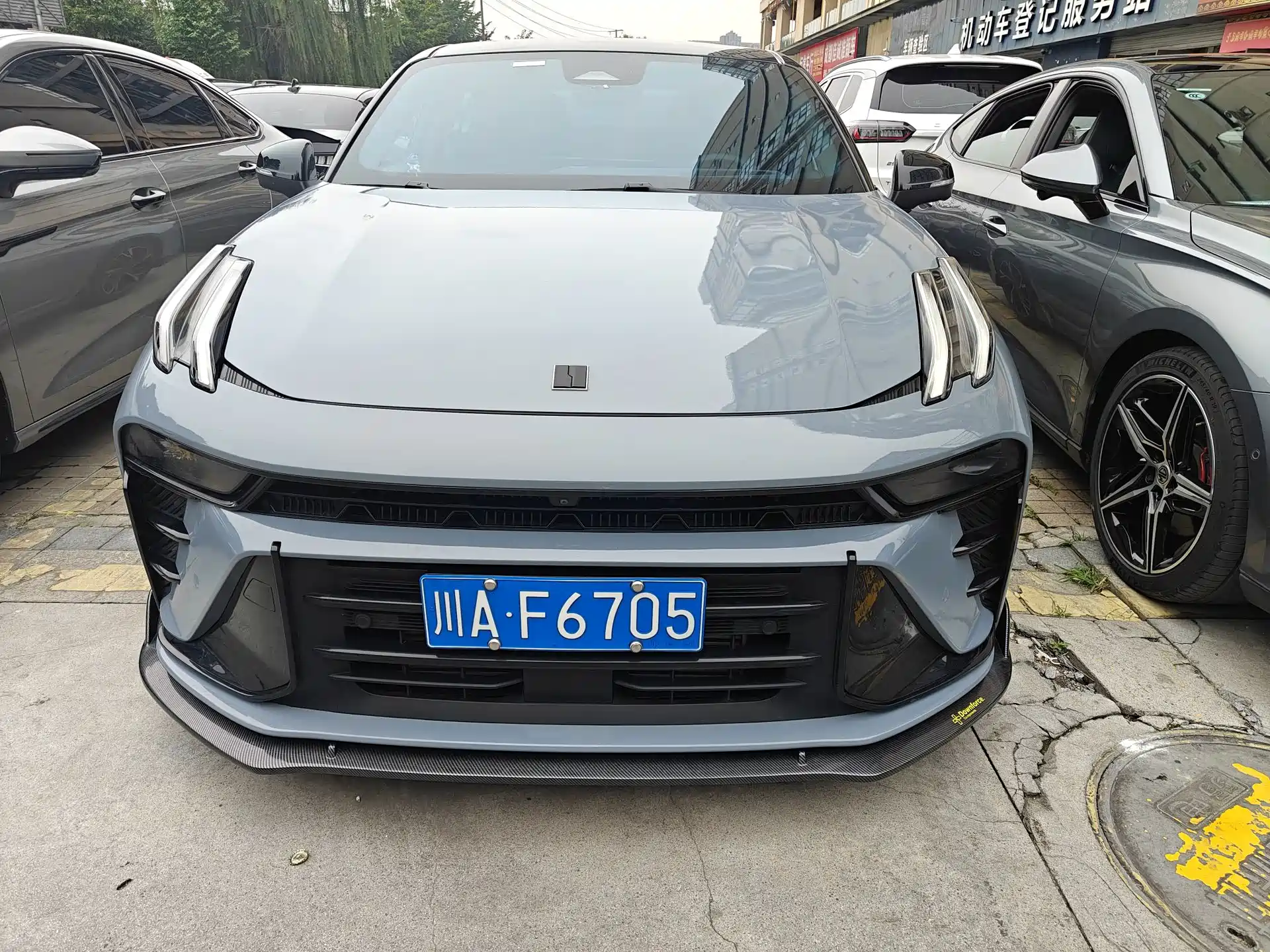 Photo 2 - Lynk & Co 03