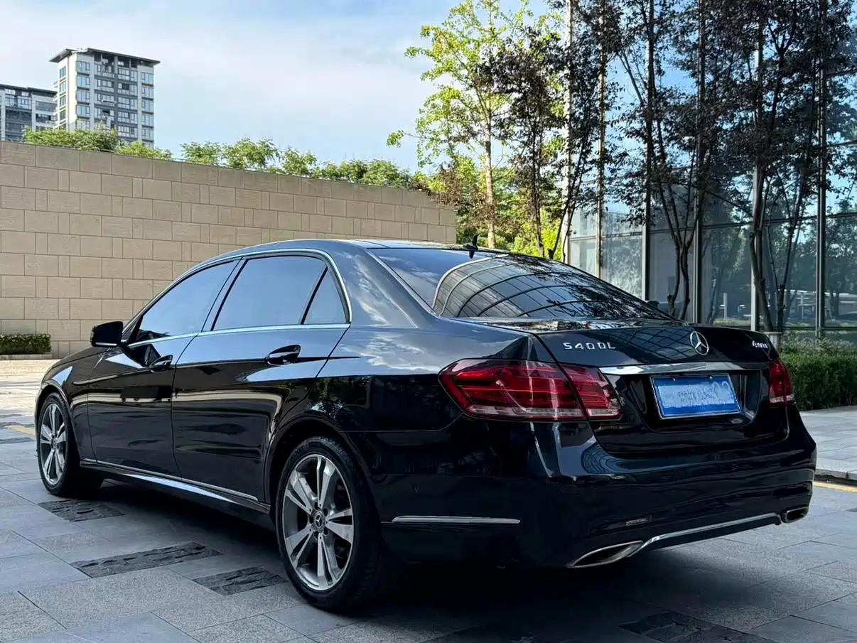 Фото 6 - Mercedes-Benz E-Class