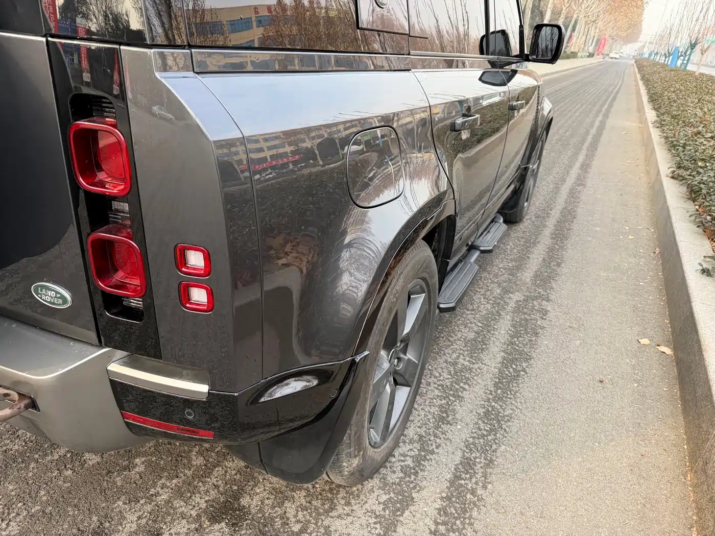 Land Rover Defender 2022 110 P400 Dark Special Edition фото 11