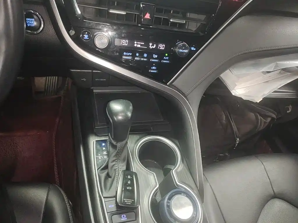Toyota Camry 2021 2.5G Luxury Edition фото 14
