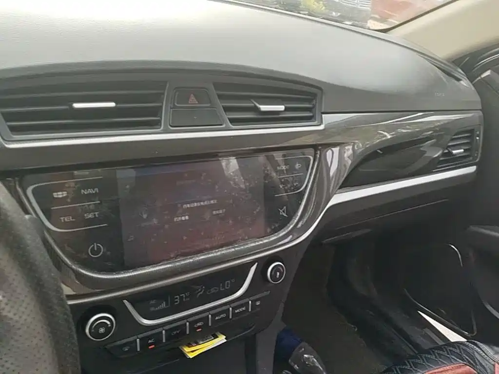 Фото 18 - Geely Emgrand